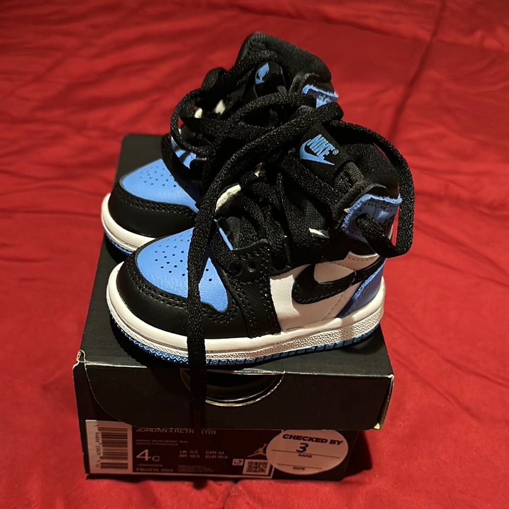 Nike Kids' Black and Blue Sneakers